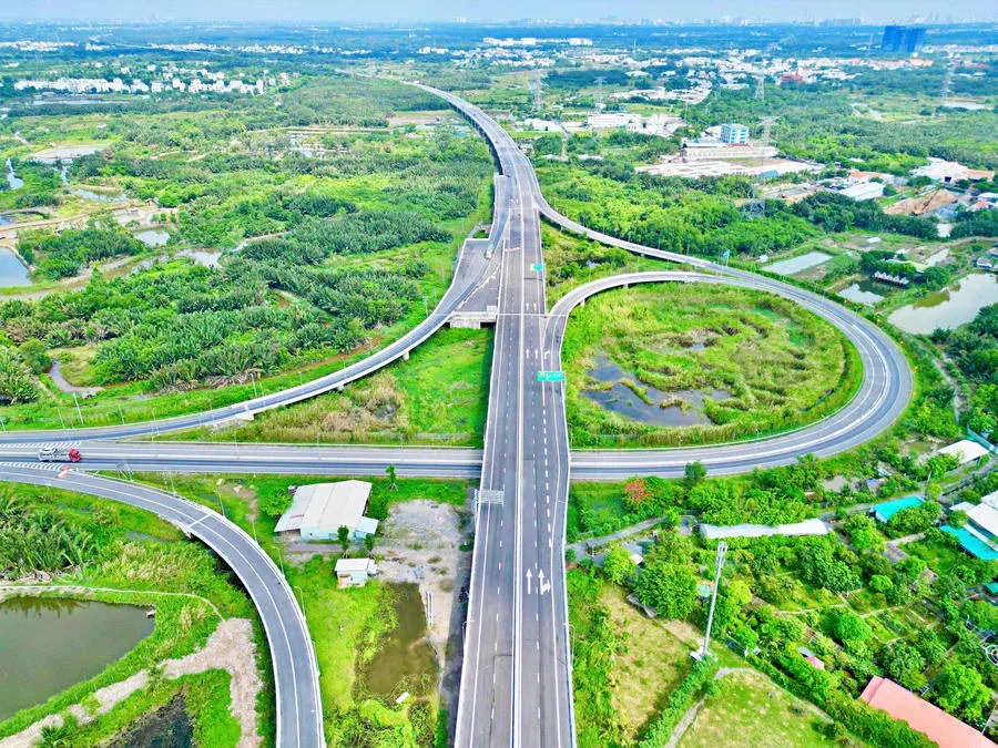 Tạm dừng xử phạt xe chạy chậm trên các đoạn cao tốc đường dốc: Tin vui cho tài xế xe tải nặng