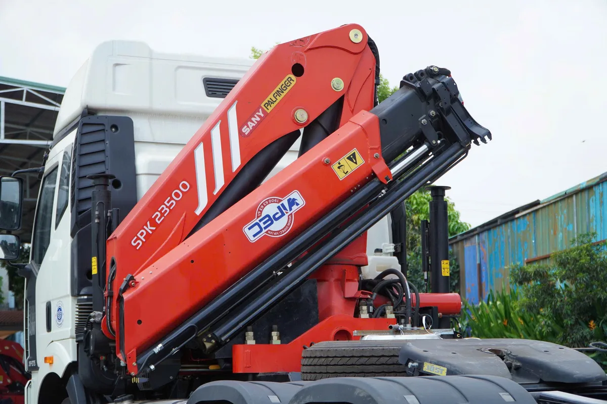 Xe Đầu Kéo FAW J6P 6x4 Gắn Cẩu Gập Sany Palfinger 10 Tấn (SPK23500 C) - hình 7