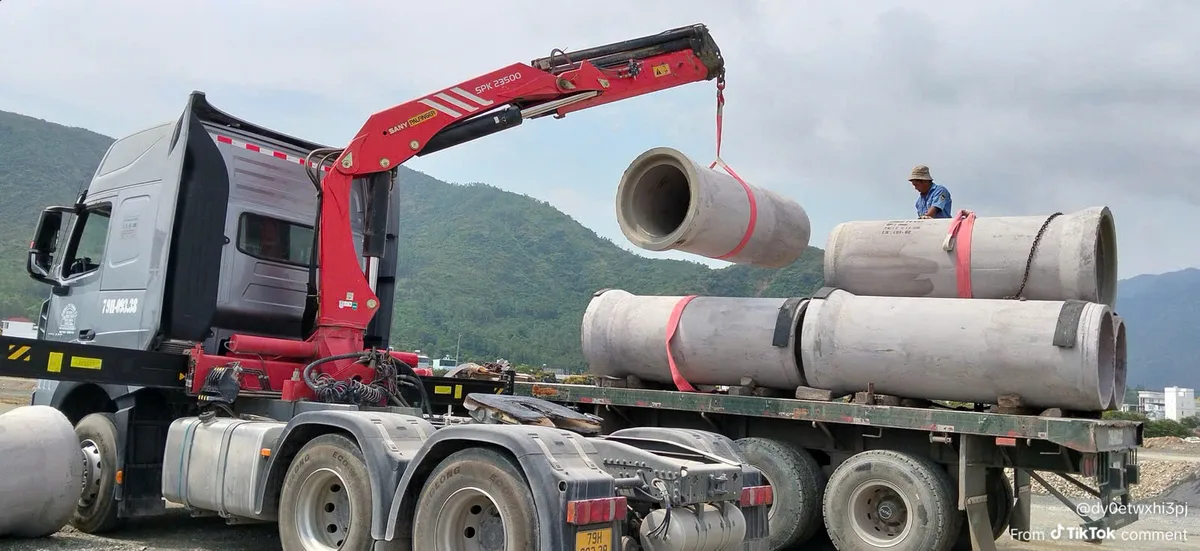 Xe Đầu Kéo Howo TH7 440HP Gắn Cẩu Gập Sany Palfinger 10 Tấn (SPK 23500C) - hình 5