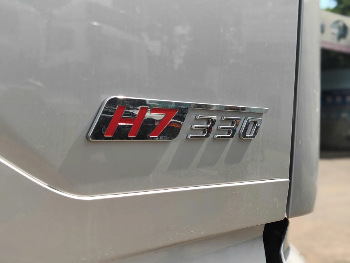Xe Bồn Cám Thổi Chenglong 4 Chân (Dung Tích 30 Khối, Động Cơ Yuchai 330HP) - hình 10