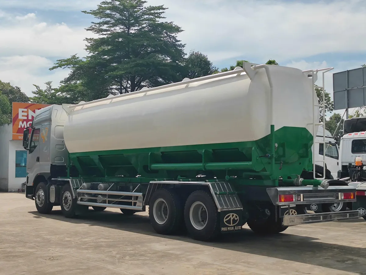 Xe Bồn Cám Thổi Chenglong 4 Chân (Dung Tích 30 Khối, Động Cơ Yuchai 330HP) - hình 7