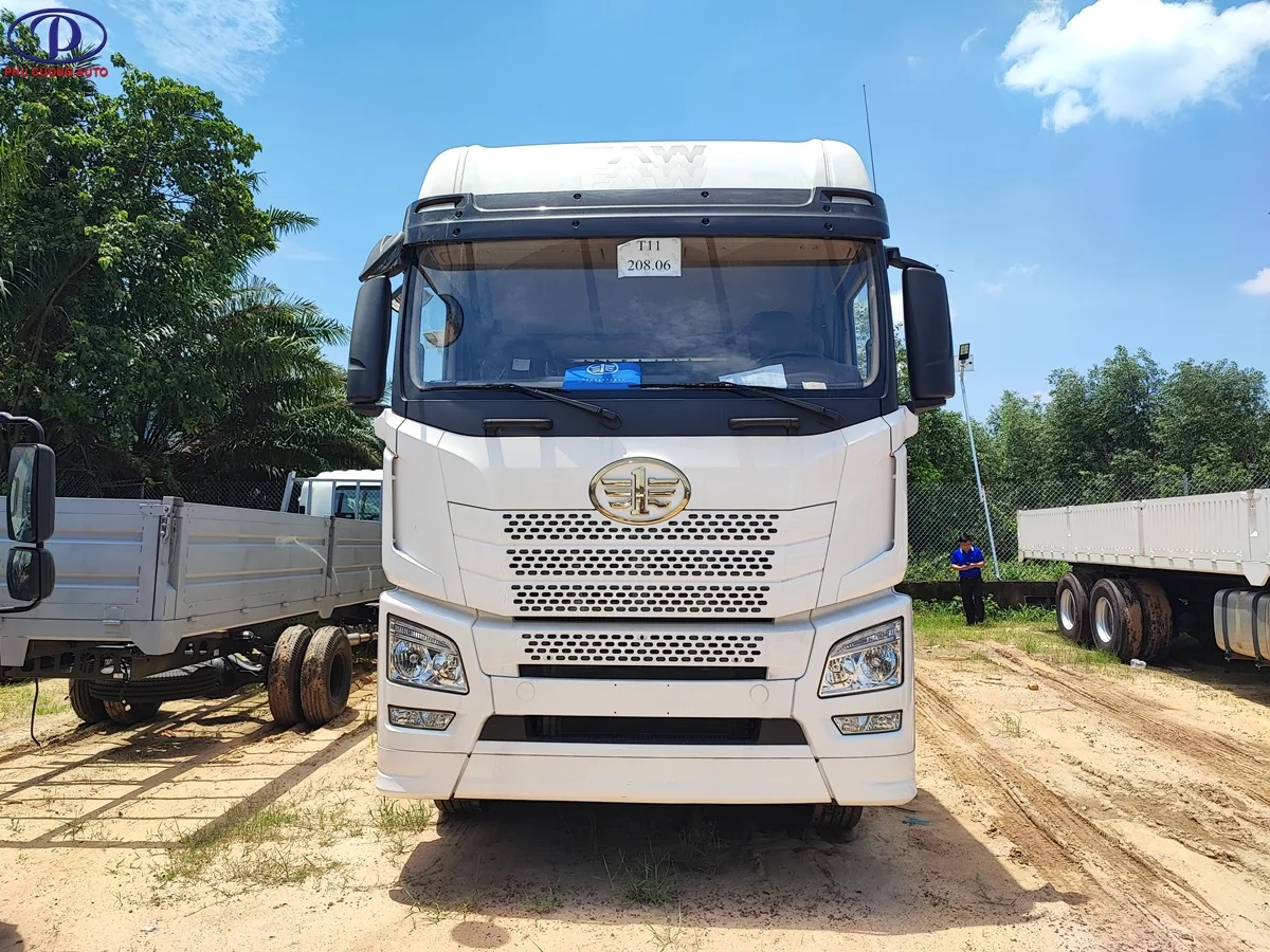 Xe Bồn Cám Trục Vít Sắt FAW JH6 4 Chân - hình 3