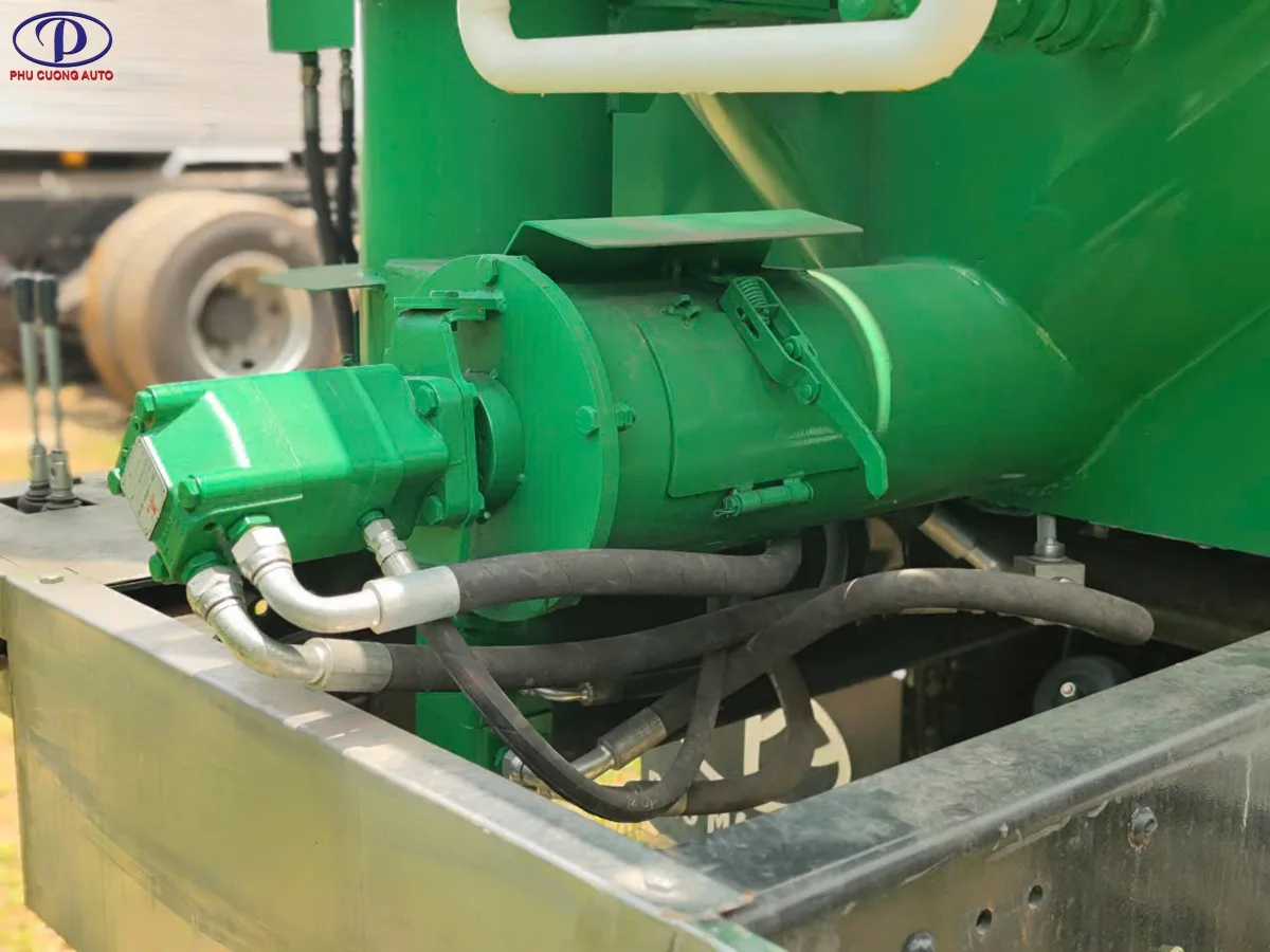 Xe Bồn Cám Trục Vít Sắt FAW JH6 4 Chân - hình 4