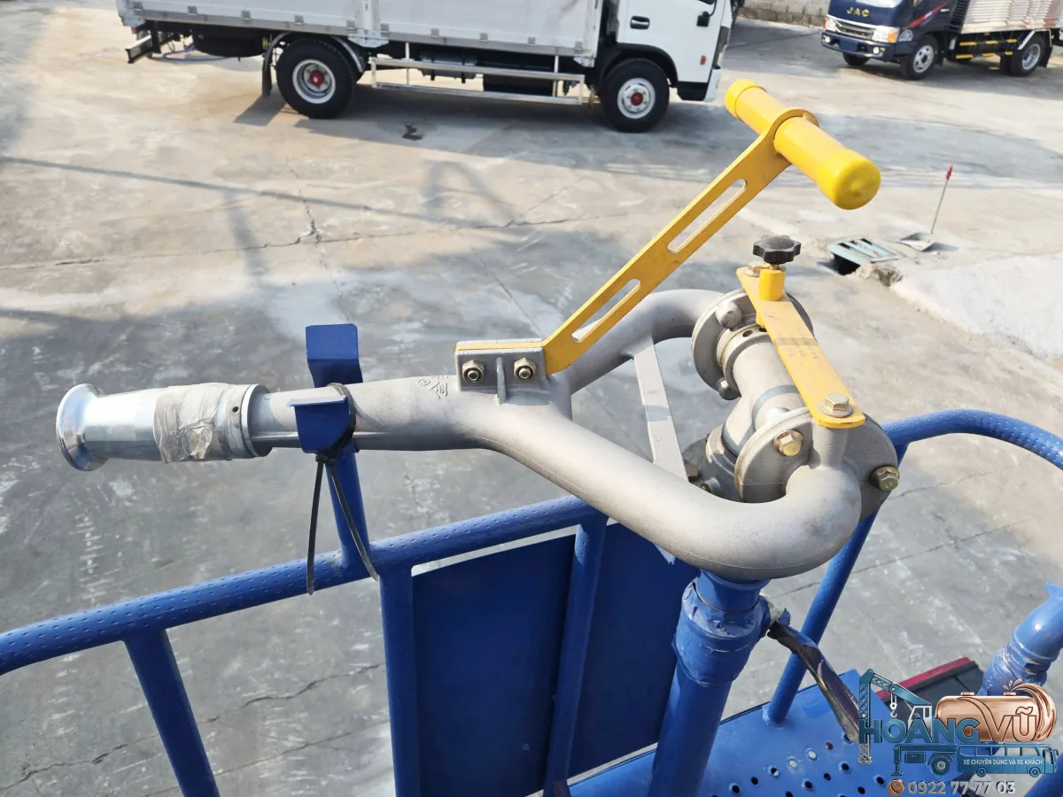 Xe Bồn Nước Dongfeng 9 Khối Nhập Khẩu (Xi-Téc Phun Nước Tưới Cây Rửa Đường) - hình 7