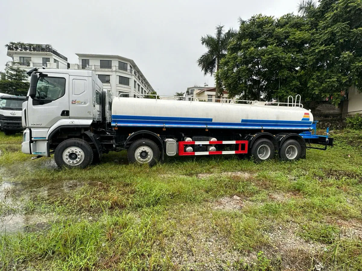 Xe Phun Nước Rửa Đường Tưới Cây 17 Khối Chenglong 4 Chân (WLW5310GSSLZ2) - hình 3