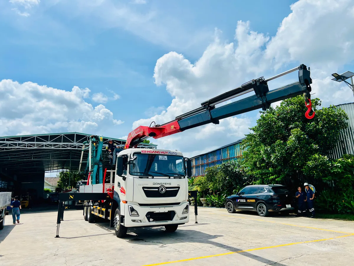 Xe Cẩu Tự Hành Dongfeng 3 Chân Gắn Cẩu Gập Sany Palfinger 12 Tấn (SPK 32080 C) - hình 4