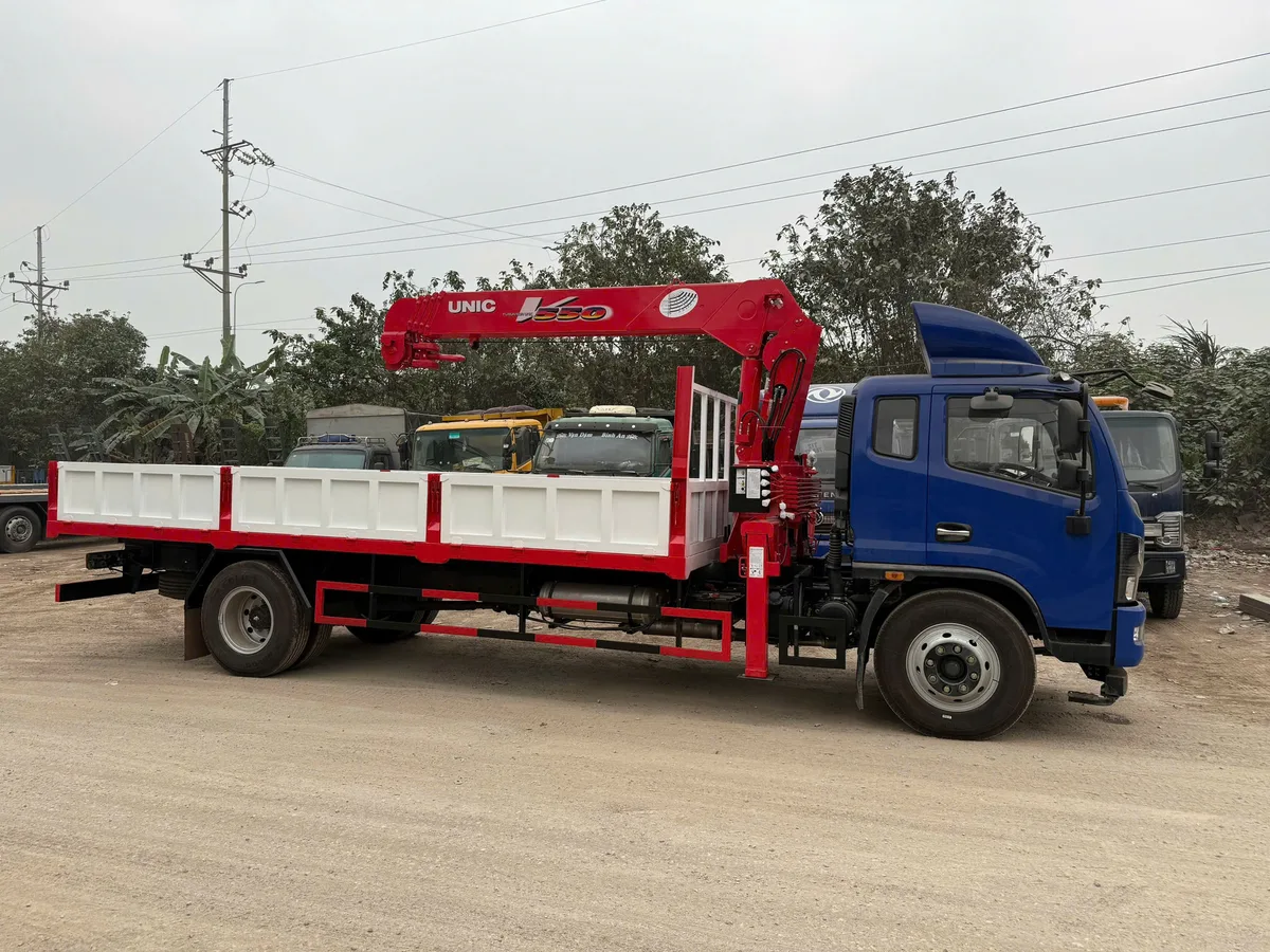 Xe Cẩu Tự Hành Dongfeng Captain C Gắn Cẩu UNIC 5 Tấn 5 Đốt (URV555) - hình 2