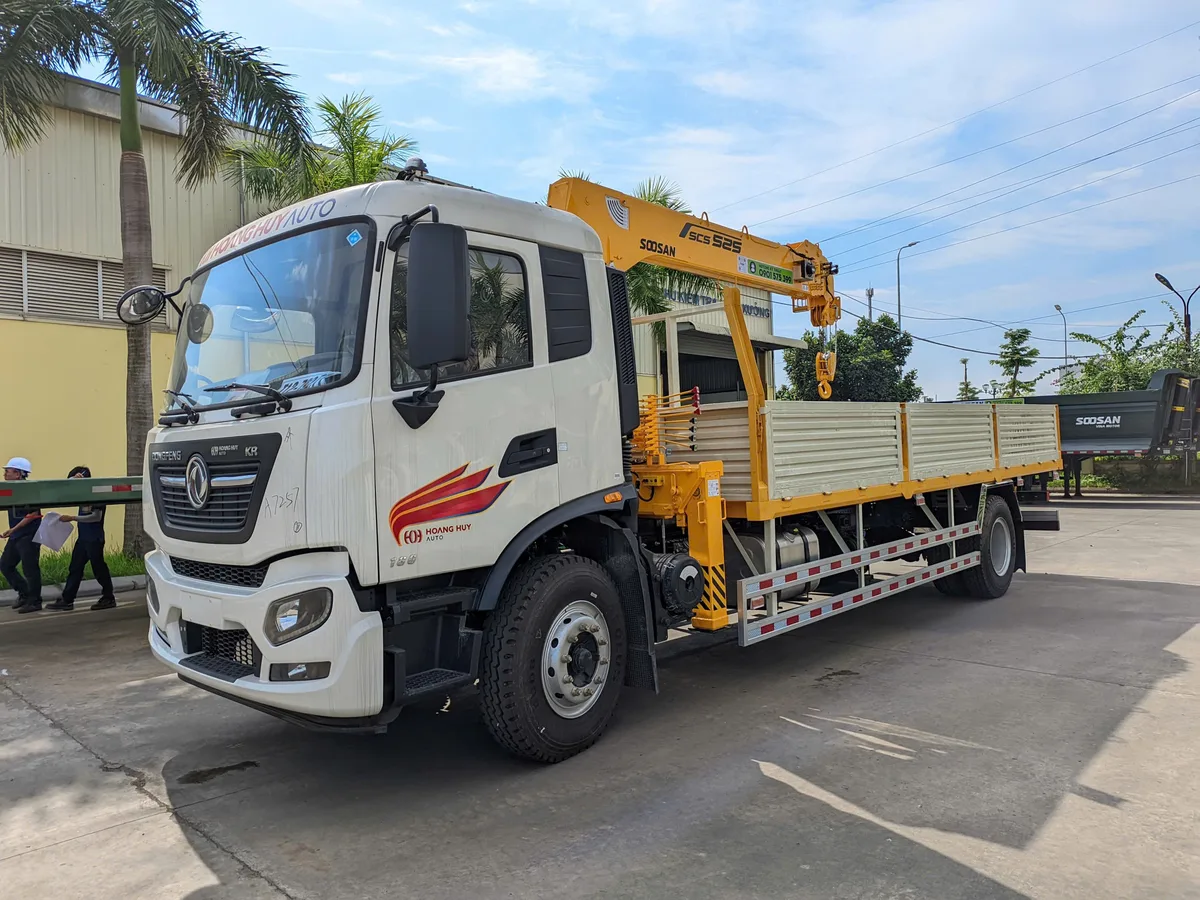 Xe Tải Dongfeng KR180 Gắn Cẩu SOOSAN 5.2 Tấn SCS525 (Tải Trọng 6.65 Tấn) - hình 2