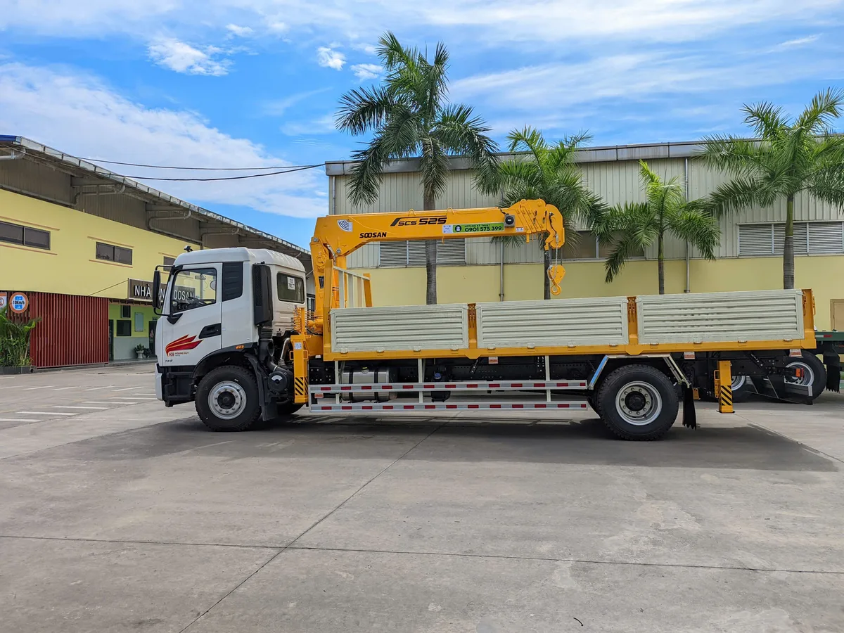 Xe Tải Dongfeng KR180 Gắn Cẩu SOOSAN 5.2 Tấn SCS525 (Tải Trọng 6.65 Tấn) - hình 6
