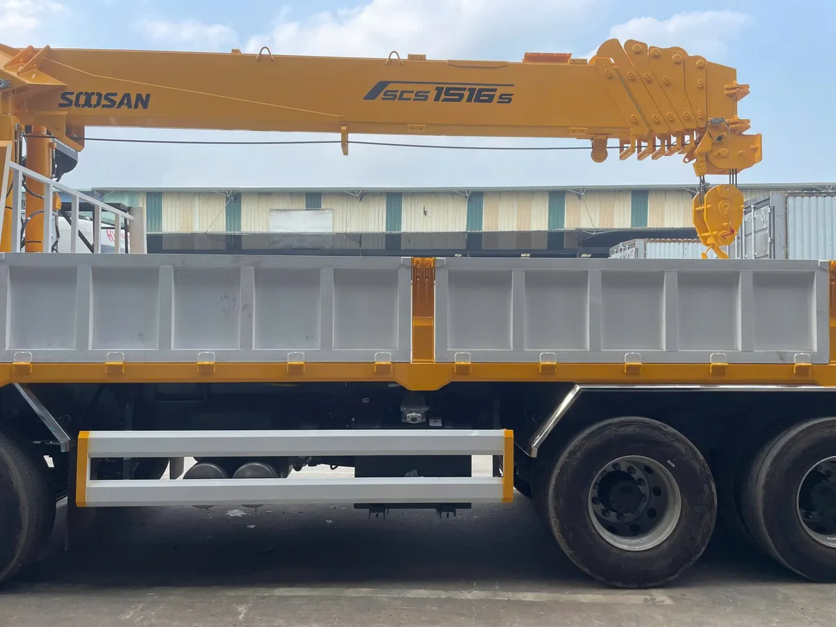 Xe Cẩu Tự Hành FAW JH6 4 Chân Gắn Cẩu SOOSAN 15 Tấn (SCS1516S) - hình 3