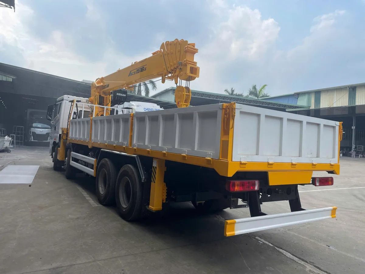 Xe Cẩu Tự Hành FAW JH6 4 Chân Gắn Cẩu SOOSAN 15 Tấn (SCS1516S) - hình 6