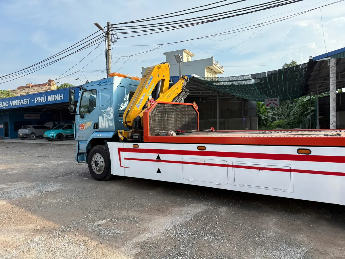 Xe Cứu Hộ Giao Thông 3 Chức Năng Chenglong M3 Gắn Cẩu Gập XCMG 6.3 Tấn - hình 3