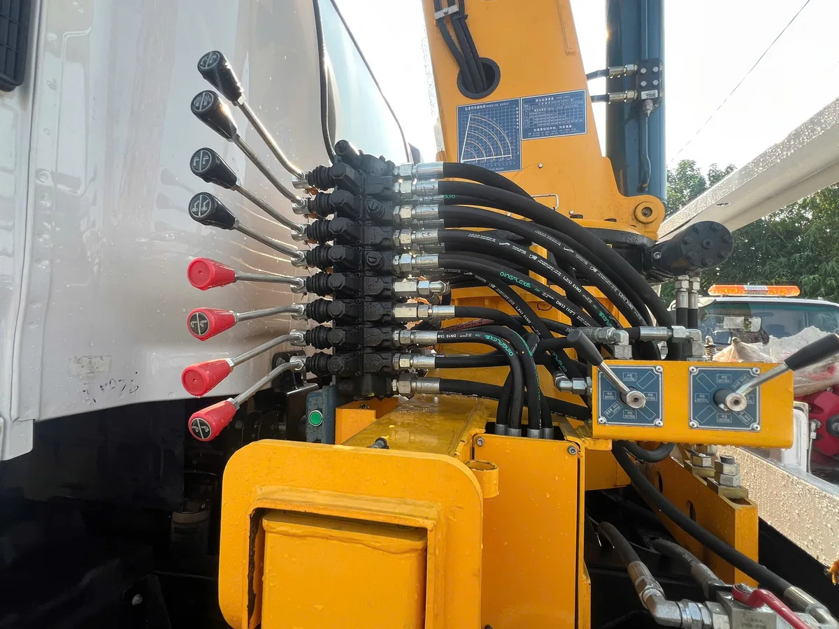 Xe Cứu Hộ Giao Thông Foton 3 Chức Năng (Cẩu 5 Tấn, Sàn Trượt, Càng Kéo) - hình 5