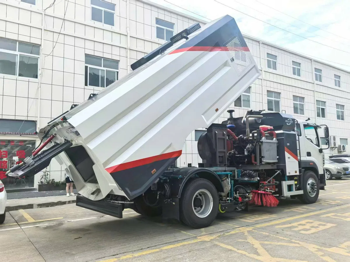 Xe Quét Đường Hút Bụi Foton 12 Khối Nhập Khẩu (AYH5166TXSBJ) - hình 2