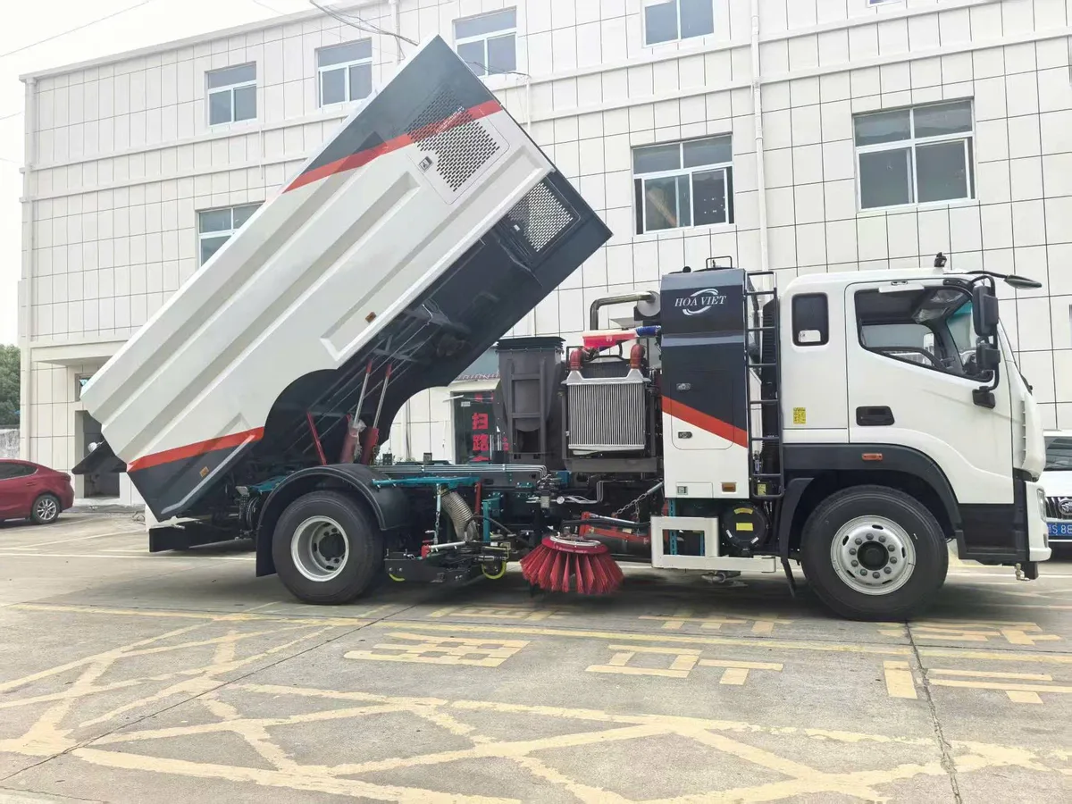 Xe Quét Đường Hút Bụi Foton 12 Khối Nhập Khẩu (AYH5166TXSBJ) - hình 4